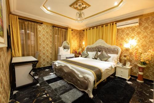 Amazing Grace Hotel & Suites