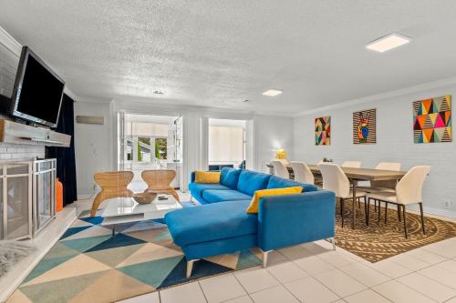 Upscale Modern Home with perfect triad location in ไฮน์พอยต์ (NC)