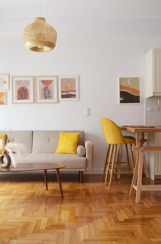 Apartment with terrace in a romantic alley, Plaka, Atény