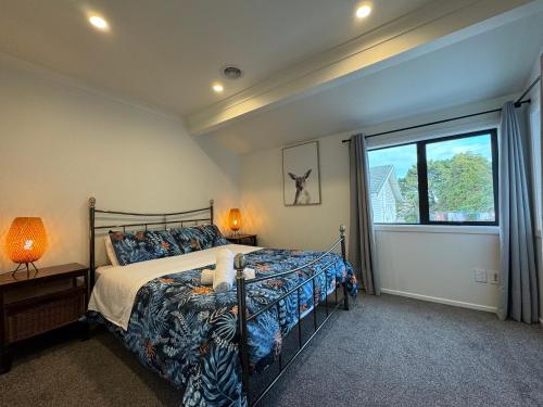 NO PARTY ALLOWED, Entire Brand New 3 bedroom townhouse, free unlimited fibre wifi and free parking NO PARTY ALLOWED, Entire Brand New 3 bedroom townhouse, free unlimited fibre wifi and free parking