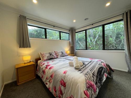 NO PARTY ALLOWED, Entire Brand New 3 bedroom townhouse, free unlimited fibre wifi and free parking NO PARTY ALLOWED, Entire Brand New 3 bedroom townhouse, free unlimited fibre wifi and free parking