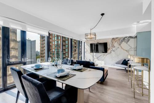 The Royal 2 Bedroom Condo Yorkville – khách sạn tại Trường Đại Học Toronto
