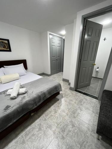 Bed, Hotel Armenia Lions in Armenia