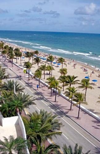 GalleryOne Doubletree Hilton GC Secret Blending in Fort Lauderdale, USA