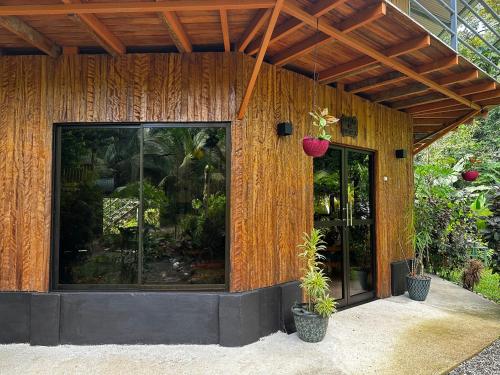 Entrance, La Amapola Lodge, Bungalow en Peninsula de Osa. in La Palma