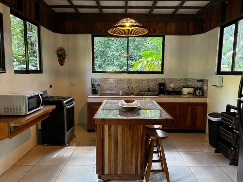 Facilities, La Amapola Lodge, Bungalow en Peninsula de Osa. in La Palma