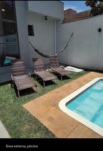Linda casa com piscina