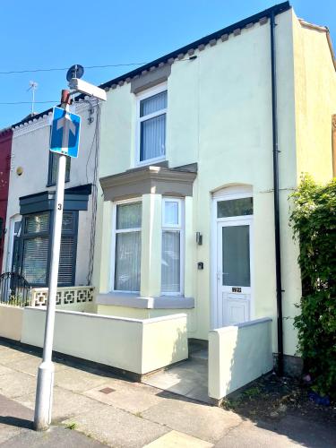 Beautiful Entire House! in Bootle