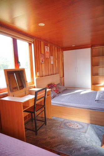 Triple Room with Private Bathroom image 7