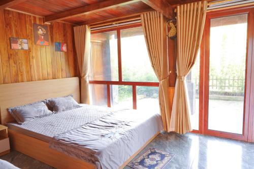 Quadruple Room with Private Bathroom image 6