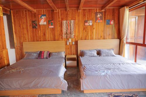 Quadruple Room with Private Bathroom image 5