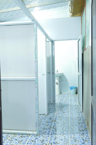 Mixed Dormitory Room image 2