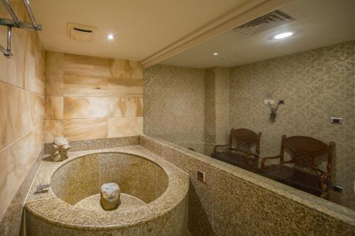 Termalna kopalna kad, Grand Pleasure Spring Hotel in okrožje Beitou