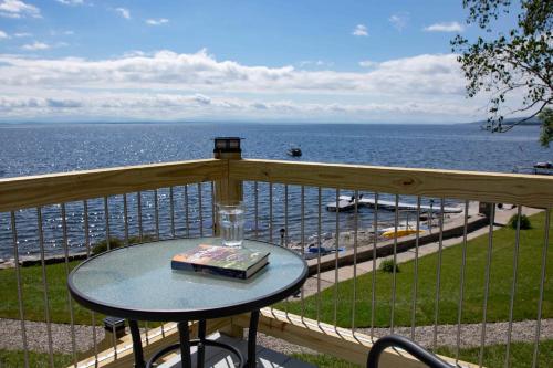 ZaLo Manor House Lakefront hot tub pets in Plattsburgh