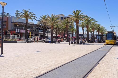 'Treetops at Glenelg' Coastal Stay with Leafy Patio, Adelaide (photo 6)