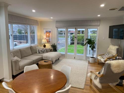 Beautiful home with short stroll to Havelock Village Beautiful home with short stroll to Havelock Village