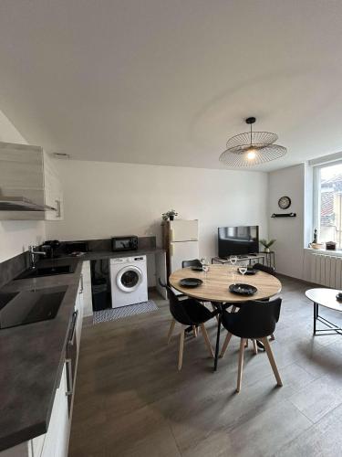 Kitchen, Le Grand RepublicainT2 in Le Peage De Roussillon