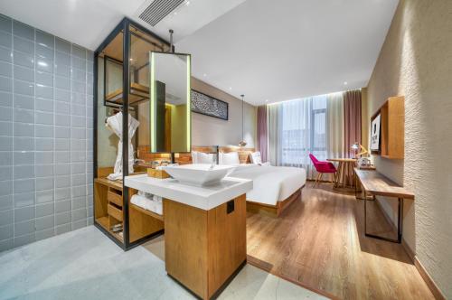 room detail thumbnail 2