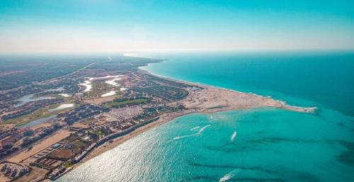 Marassi, North coast chalet, Cozzy New one bedroom with one double bed & 2 bunk beds, plus 2 double foldable beds in living room, Free access to North beach, Verdi Lagoon & Blanca Lagoon for 2 adults and children under 10 years شالية مراسي الساحل الشمالي