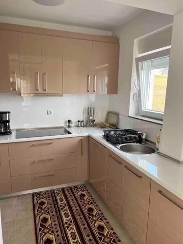 ห้องครัว, komplettes Haus mit moderner Ausstattung in ruhiger Lage in คินยีลาเน