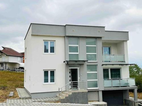 ทัศนียภาพภายนอกโรงแรม, komplettes Haus mit moderner Ausstattung in ruhiger Lage in คินยีลาเน