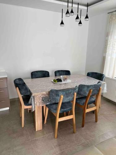 บริการและสิ่งอำนวยความสะดวก, komplettes Haus mit moderner Ausstattung in ruhiger Lage in คินยีลาเน