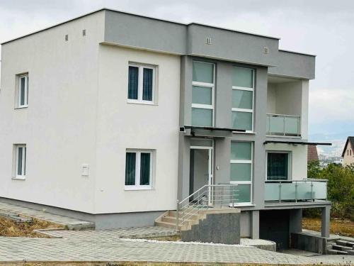 ทัศนียภาพภายนอกโรงแรม, komplettes Haus mit moderner Ausstattung in ruhiger Lage in คินยีลาเน