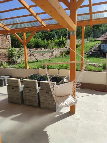 Erkély/terasz, Pokoje v přízemí RD - terasa, bazén, zahrada (Pokoje v prizemi RD - terasa, bazen, zahrada) in Bukovany