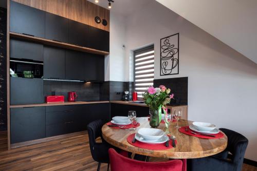 Aparts4U - Kras Resort Apartament B307 z prywatnym jacuzzi, antresolą i widokiem na góry, Szklarska Poręba (zdjęcie 8)