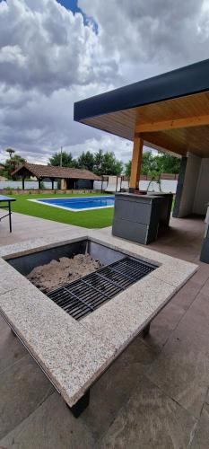 Chalet Oasis, Piscina, Barbacoa, Jardin, Amigos, Familia, Grupos, Casa, Villa in Nuevo Baztan