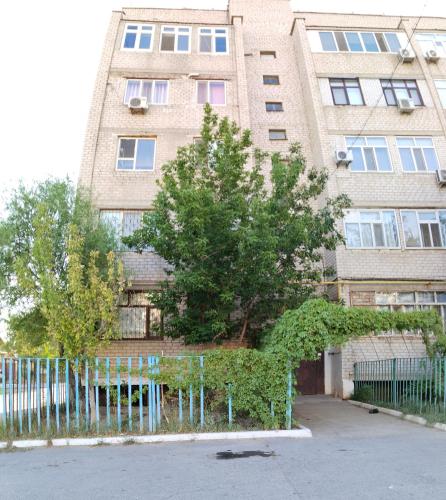 Eingang, Аккуратненькая квартира для гостей города (Аккуратненькая квартира для гостеи города) in Qyzylorda
