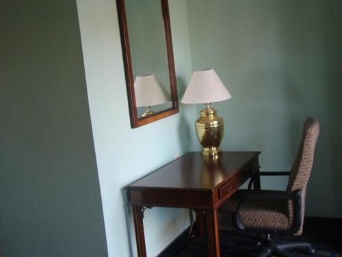 Budget Inn Mount Airy - image 2