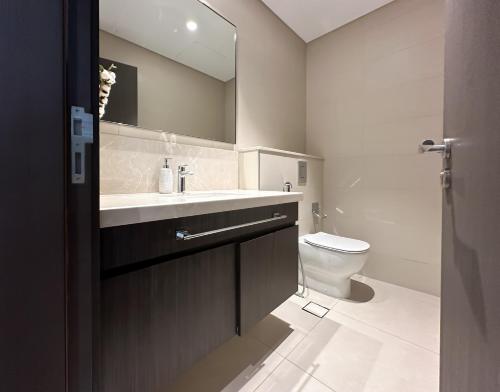 Stylish 2 Bedroom Dior-Inspired Apartment Connected to Dubai Mall, Dubaj (zdjęcie 9)