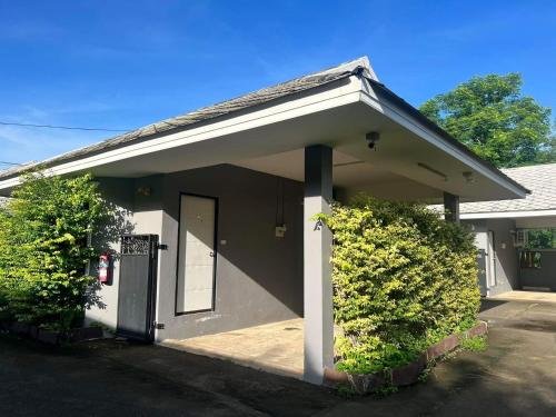 Phattara Resort near Wihan Daeng Railway Station