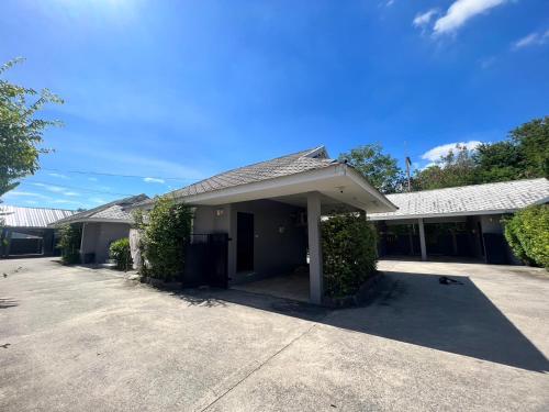 Phattara Resort near Wihan Daeng Railway Station