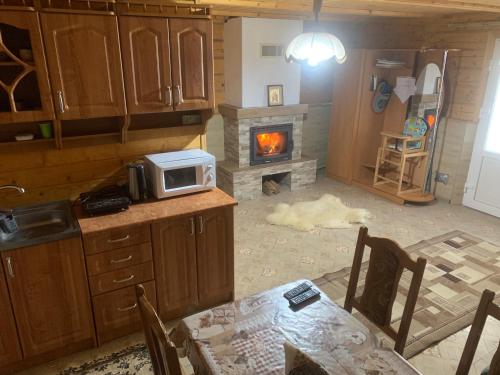 Konyha, Садиба ,,У Мітріци'' in Kolochava