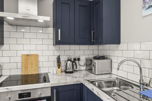 Buzzing Brighton Apartment 5 By My Getaways - image 2