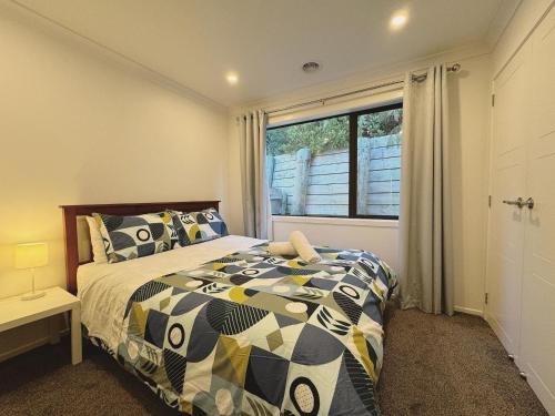 NO PARTY ALLOWED, Entire Brand New 3 bedroom townhouse, free unlimited fibre wifi and free parking NO PARTY ALLOWED, Entire Brand New 3 bedroom townhouse, free unlimited fibre wifi and free parking