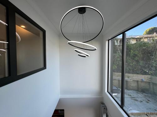 NO PARTY ALLOWED, Entire Brand New 3 bedroom townhouse, free unlimited fibre wifi and free parking NO PARTY ALLOWED, Entire Brand New 3 bedroom townhouse, free unlimited fibre wifi and free parking