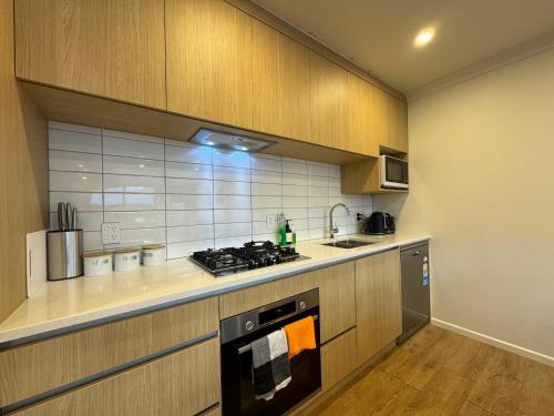 NO PARTY ALLOWED, Entire Brand New 3 bedroom townhouse, free unlimited fibre wifi and free parking NO PARTY ALLOWED, Entire Brand New 3 bedroom townhouse, free unlimited fibre wifi and free parking