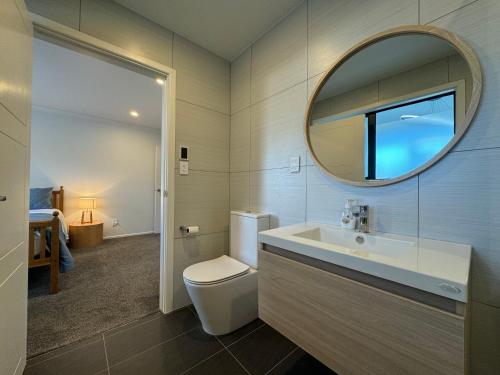 NO PARTY ALLOWED, Entire Brand New 3 bedroom townhouse, free unlimited fibre wifi and free parking NO PARTY ALLOWED, Entire Brand New 3 bedroom townhouse, free unlimited fibre wifi and free parking