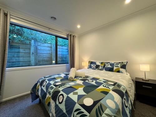 NO PARTY ALLOWED, Entire Brand New 3 bedroom townhouse, free unlimited fibre wifi and free parking NO PARTY ALLOWED, Entire Brand New 3 bedroom townhouse, free unlimited fibre wifi and free parking