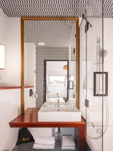 Billie Hotel - image 2