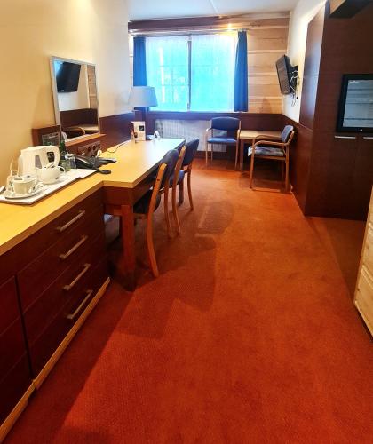 Hotel 365 - image 9