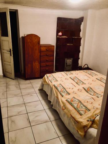 Casa Din Deal in Gârleni