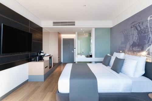 Executive King Room image 3