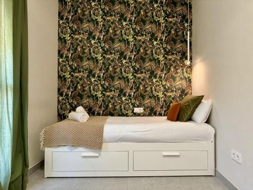 Modern Charm in Barrio Alicante - image 2