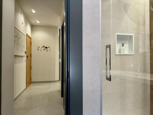 Apartment with City View image 8