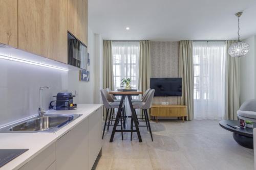 Plaza del Siglo Suites & Boutique Apartments by Caleta Homes 5