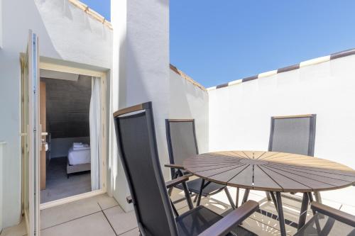Plaza del Siglo Suites & Boutique Apartments by Caleta Homes 3